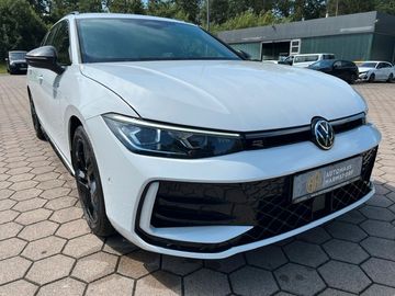Fahrzeugbestand 4 Volkswagen Passat Variant 2.0 TDI 142 kW 4M R-Line Black