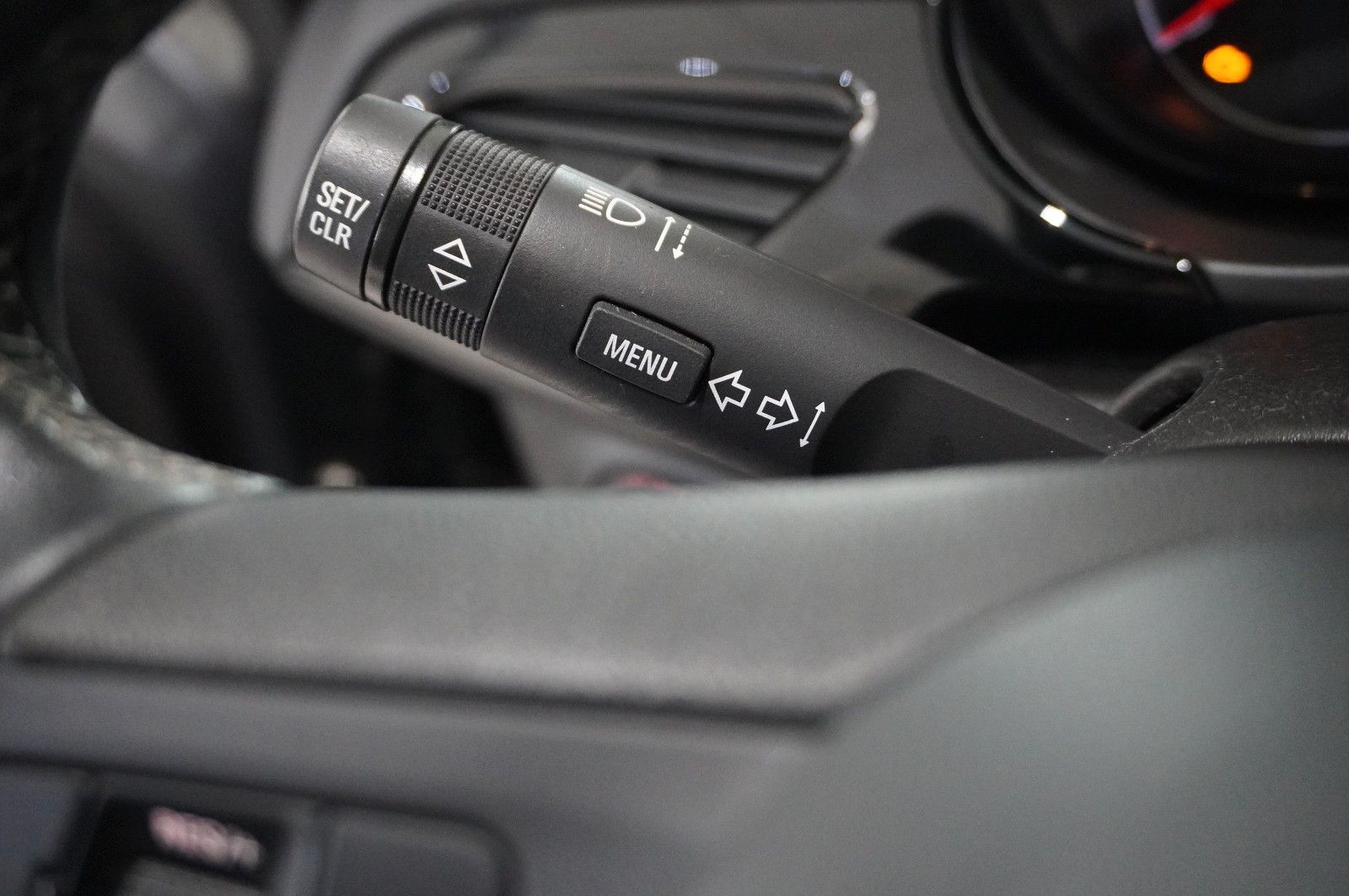 Fahrzeugabbildung Opel Corsa E 1.4 120 JAHRE 5-TÜR NAVI/SHZ/PDC/TEMP.