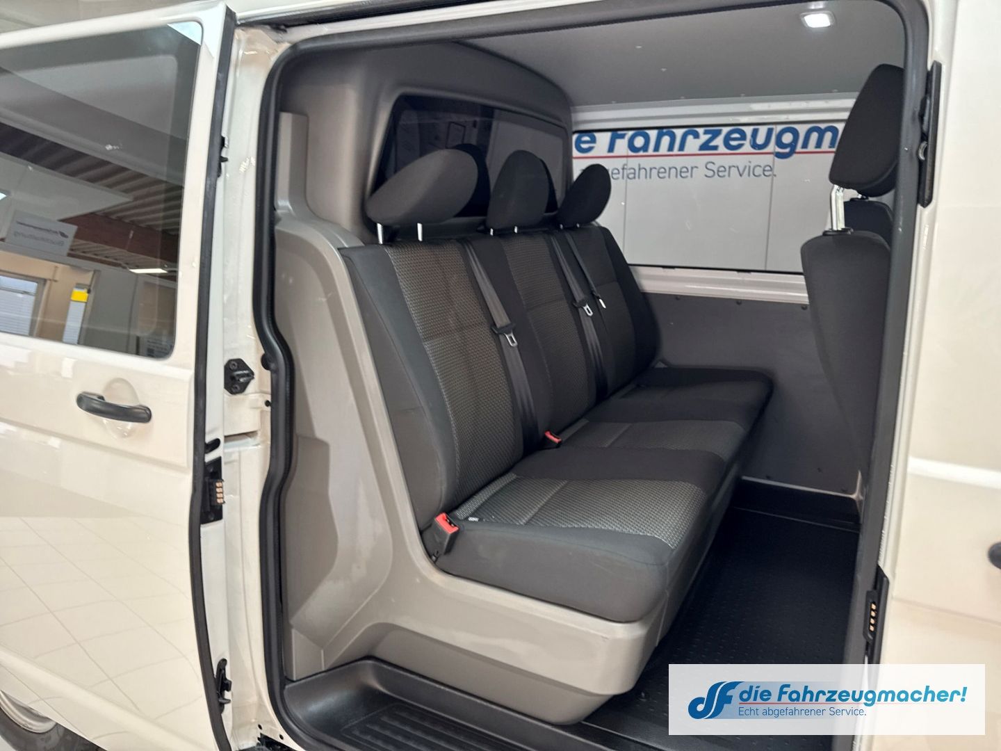 Fahrzeugabbildung Volkswagen T6.1 Transporter MIXTO Trendline lang 4Motion 2.