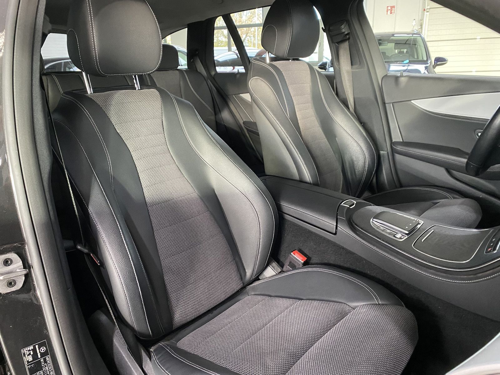 Fahrzeugabbildung Mercedes-Benz E 300 de 4-M T Avantgarde/WIDE/LED-HIGH/RFK/