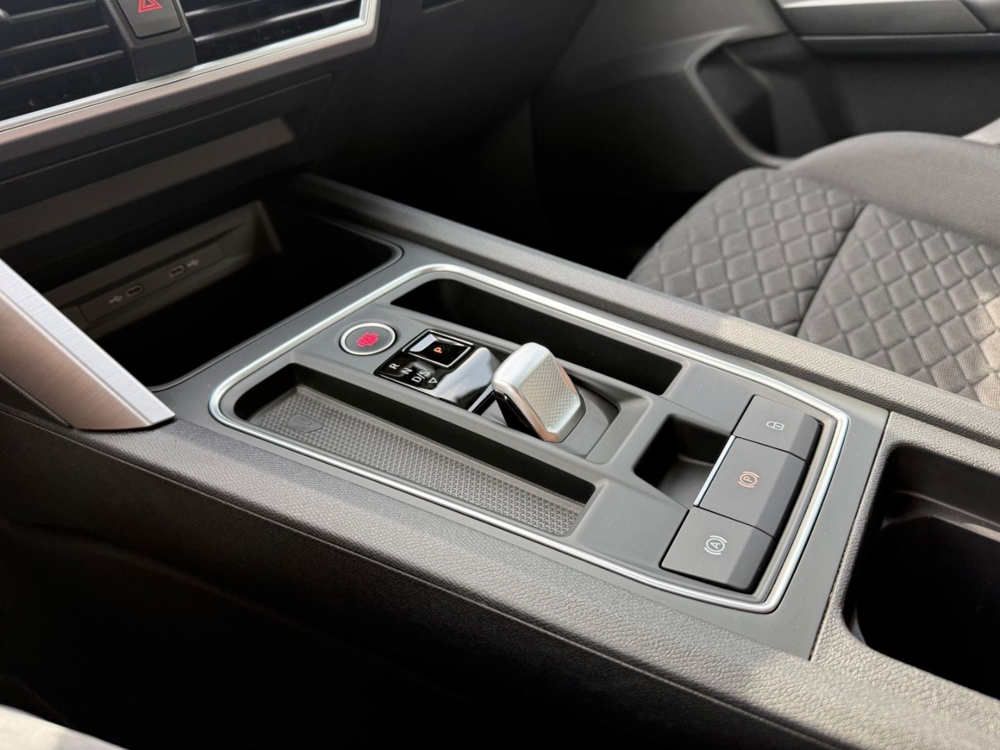Fahrzeugabbildung SEAT Leon Sportstourer1.5eTSI FR  AHK LED Carplay Nav