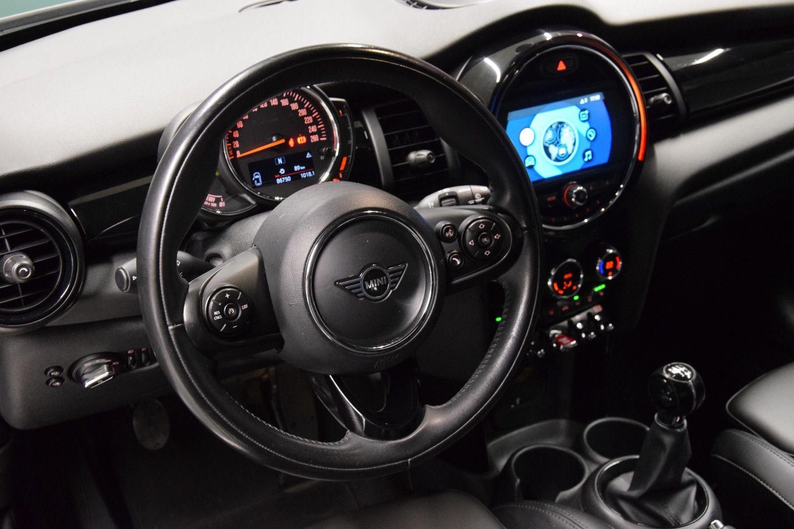 Fahrzeugabbildung MINI ONE 3-trg. Chili-Paket PDC Leder LED Ambiente