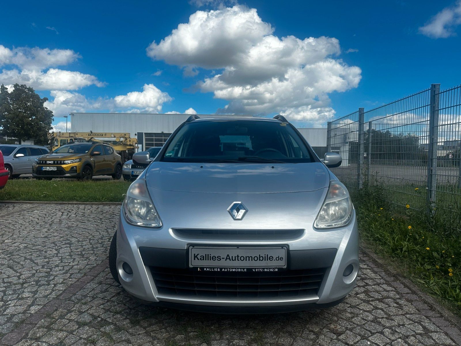 Fahrzeugabbildung Renault Clio Grandtour Navi / Klima / ZV / Dachreling