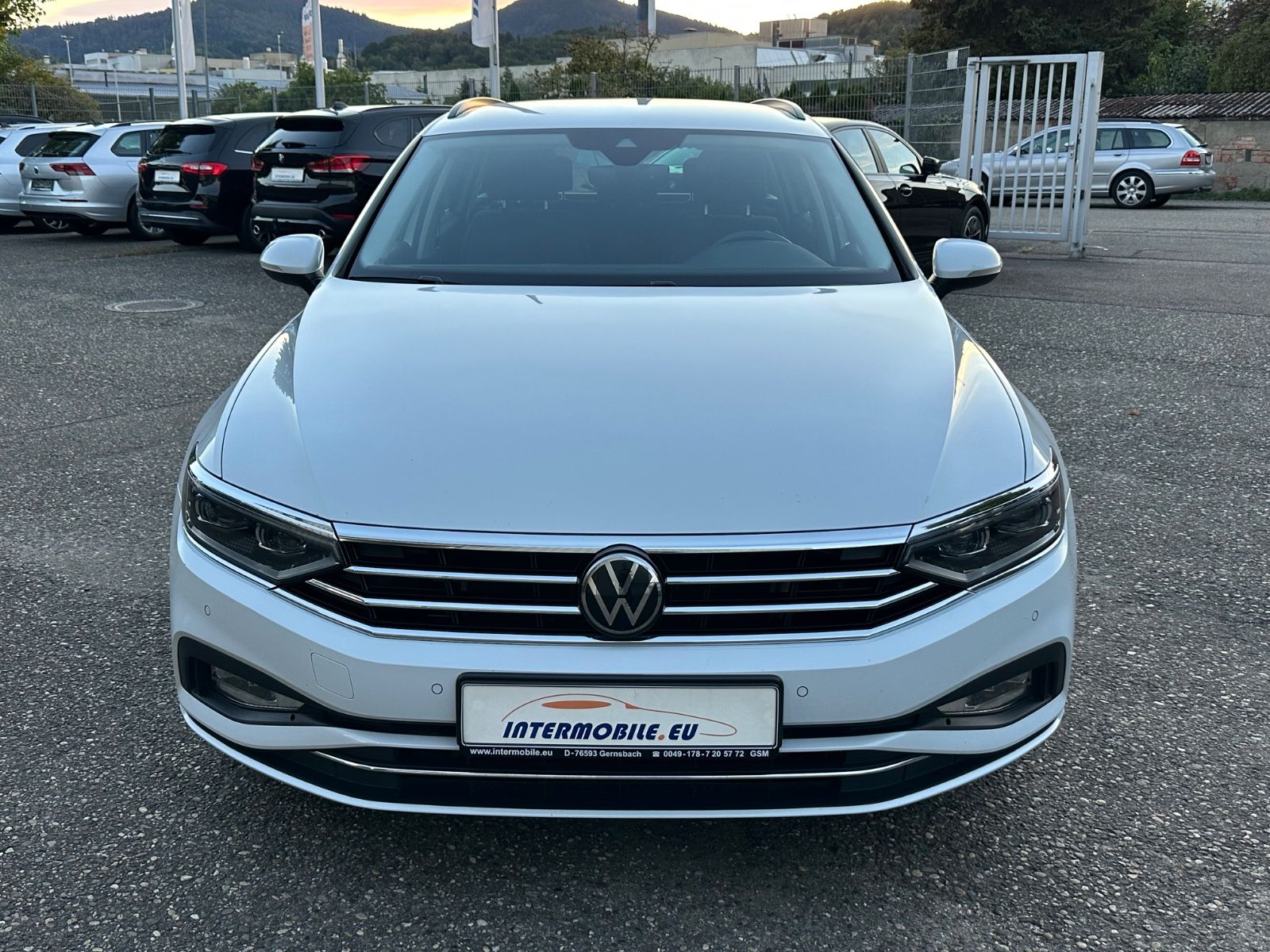 Volkswagen Passat 2.0 TDI DSG7 Var. LED NAVI AC AHK CAM TOP imagem 2