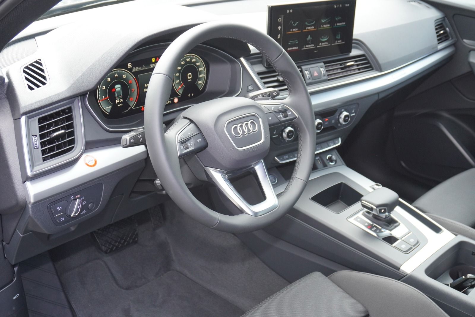 Fahrzeugabbildung Audi Q5 advanced 40 TFSI quattro 150(204) kW(PS) S tr