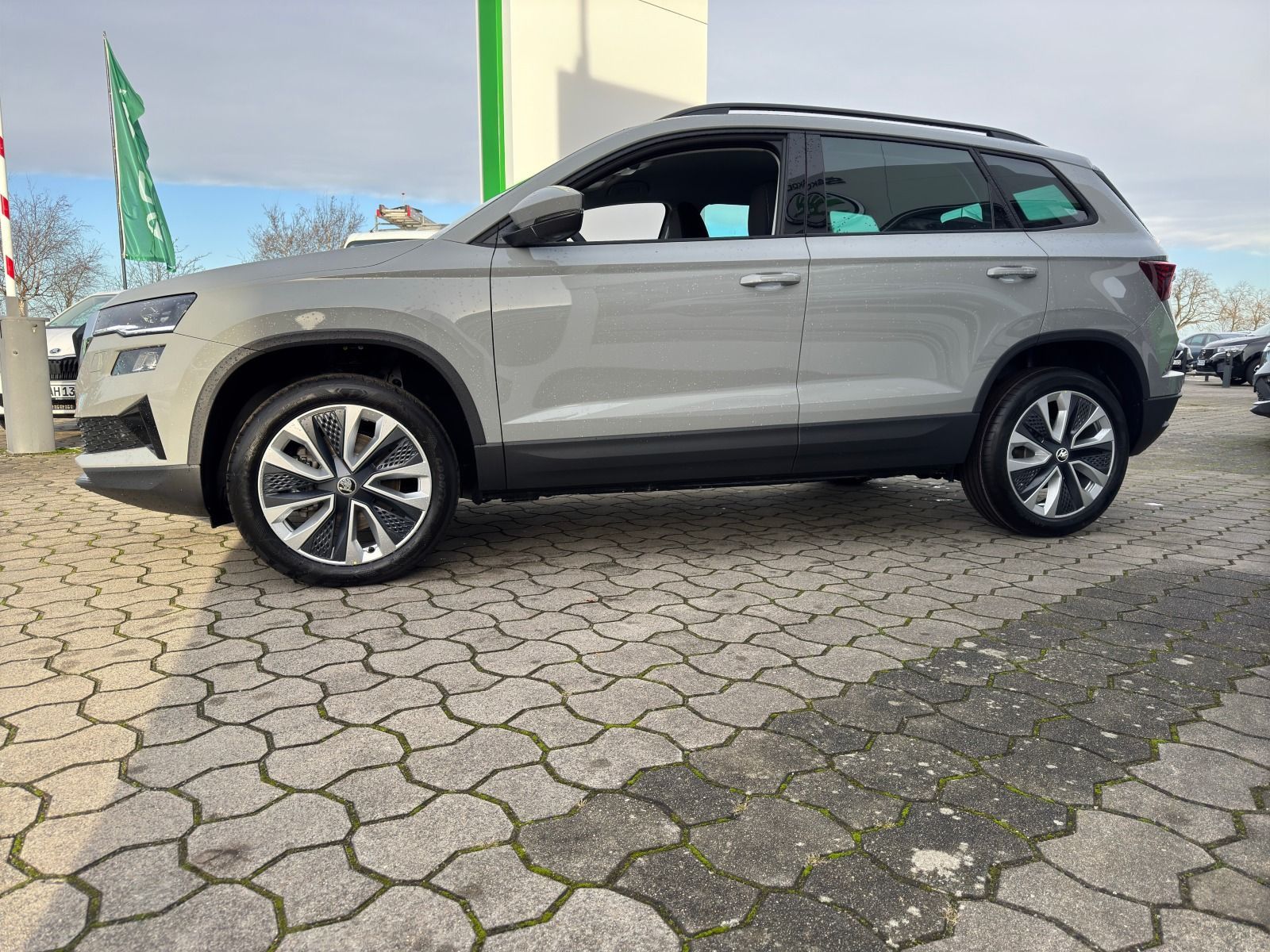 Fahrzeugabbildung SKODA Karoq 1.5 TSI DSG*RFK*NAV*Matrix*ACC*eHeck