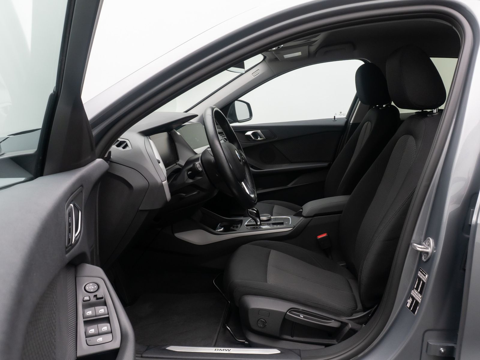 Fahrzeugabbildung BMW 118i GeschwindigReg DAB AHK DriveAs LED CockpitP