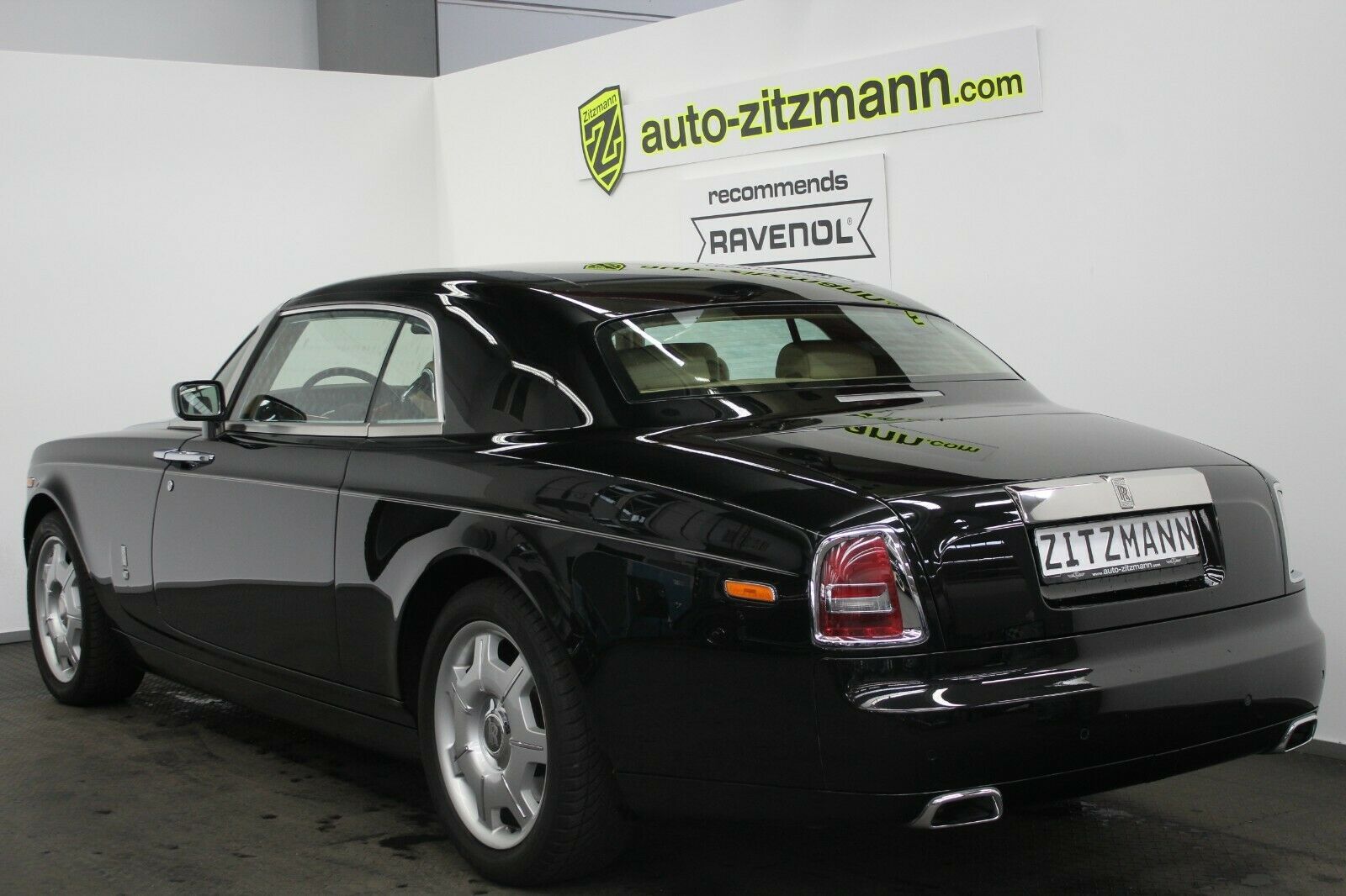 Fahrzeugabbildung Rolls-Royce Phantom Coupé/STERNENHIMMEL/TWO TONE/BESPOKE