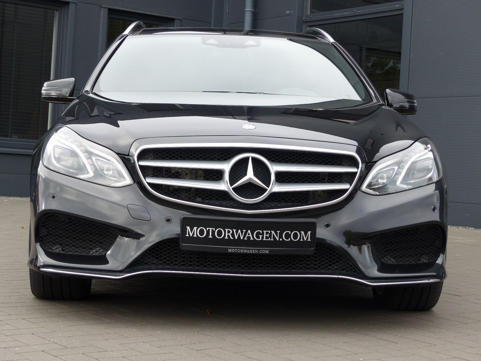 Fahrzeugabbildung Mercedes-Benz E 300 BlueTec T Diesel AMG