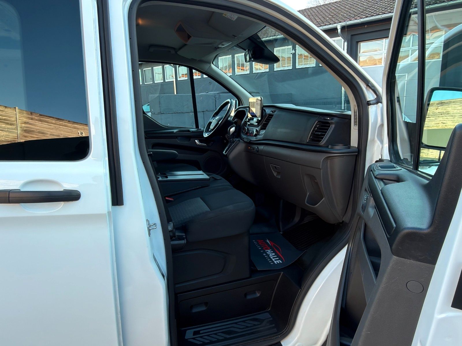 Fahrzeugabbildung Ford Transit Custom Kasten 340 L1 Trend Auto. StHz