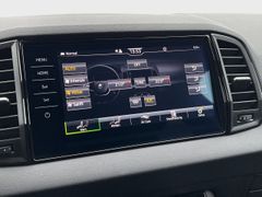 SKODA Karoq Sportline CANTON 4xSHZ AHK 5Jahre Garantie