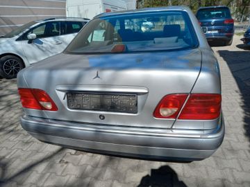 Mercedes E 240 - 10