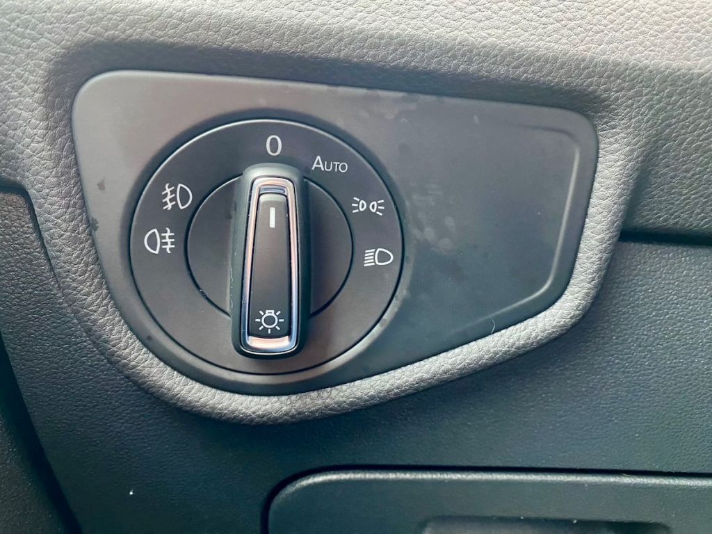 Fahrzeugabbildung Volkswagen Touran 1.5 TSI DSG 7-SITZER AAC AHK LED NAVI