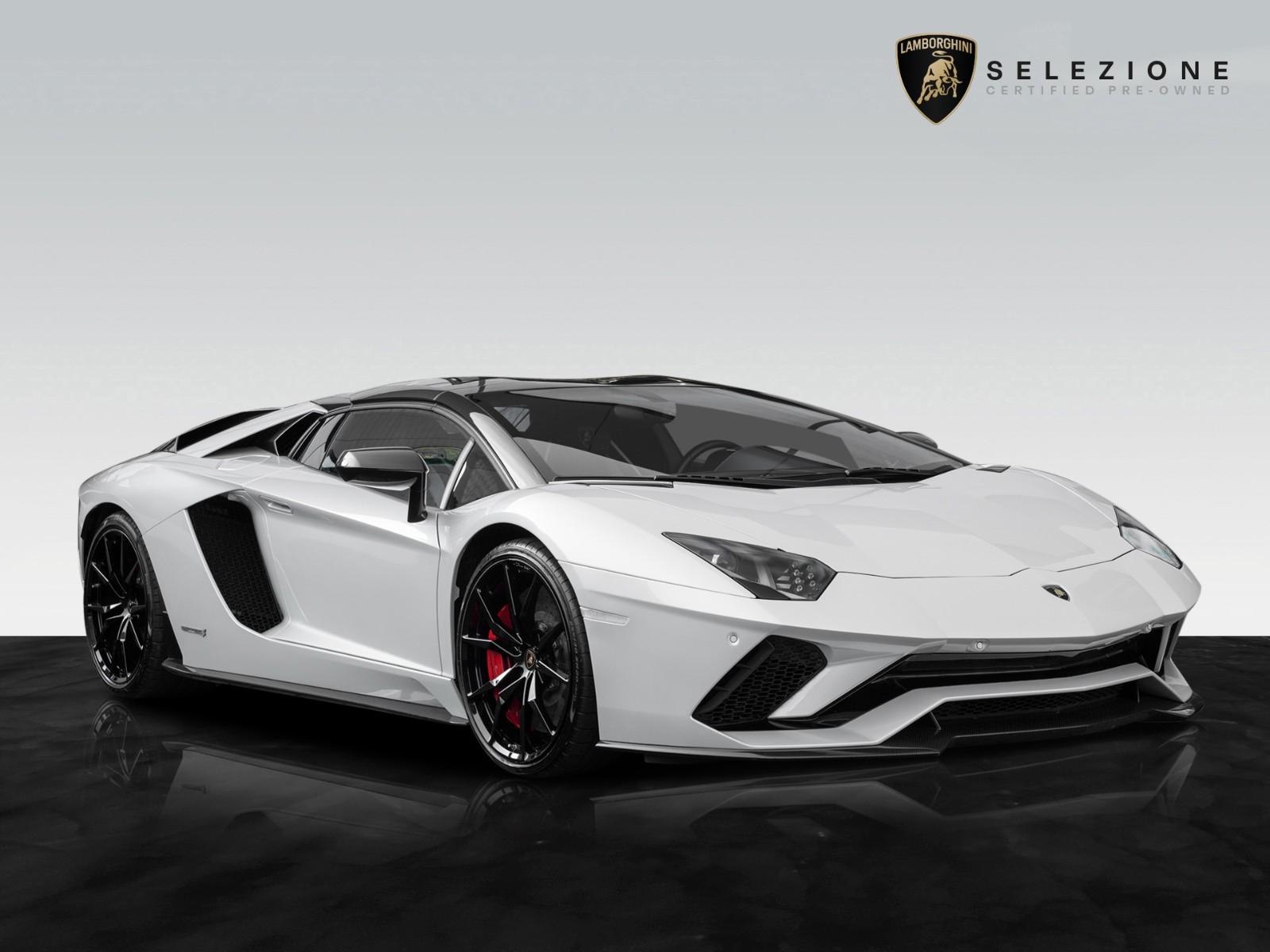 Lamborghini Aventador S Roadster | Carbon Pack | 1. Hand