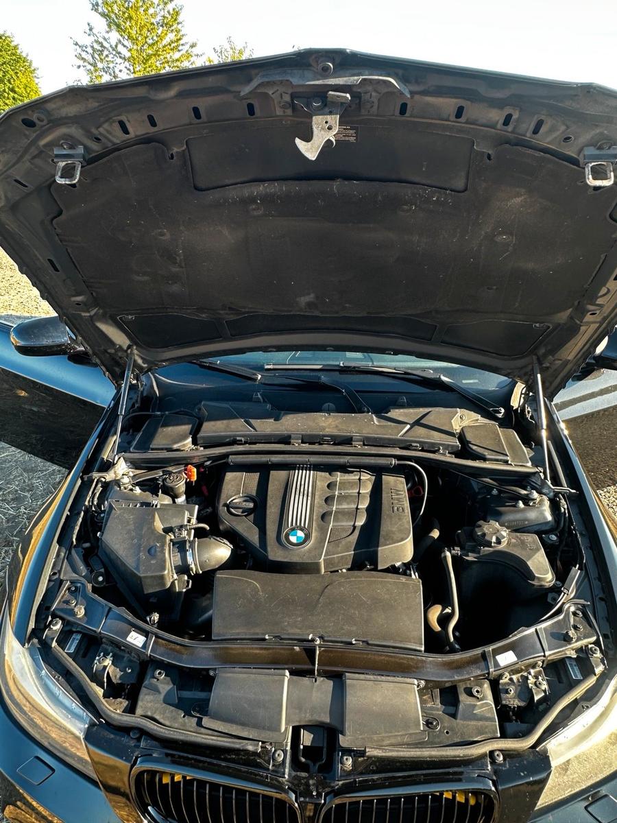 BMW 318 2012 — photo 8
