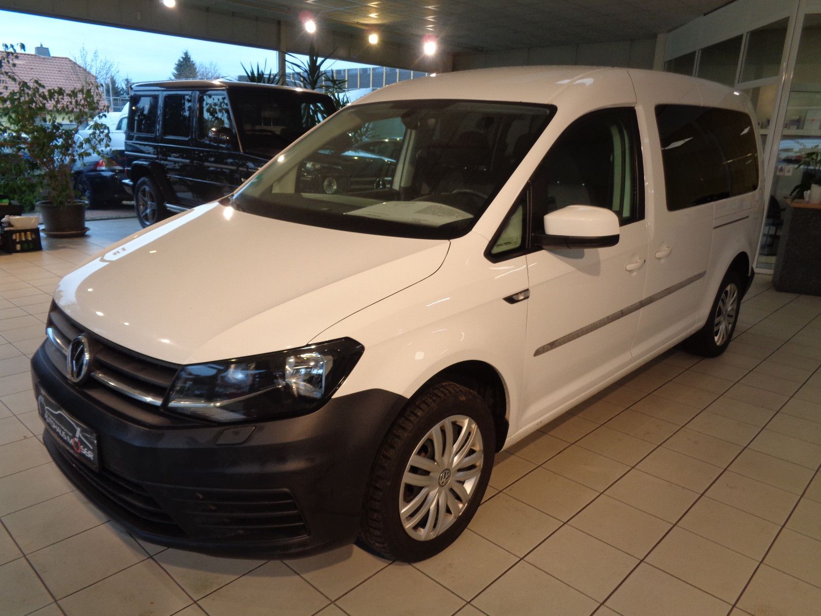 VW Caddy Maxi DSG/5-Sitzer/2xSchiebe/Navi/1.Hand