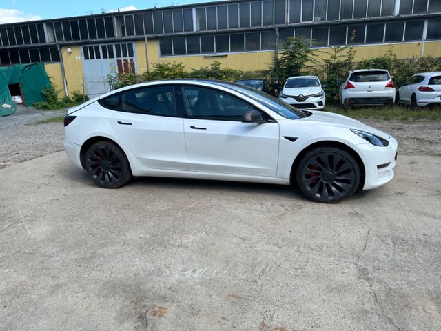 Tesla Model 3 Allradantrieb mit Dualmotor Performance