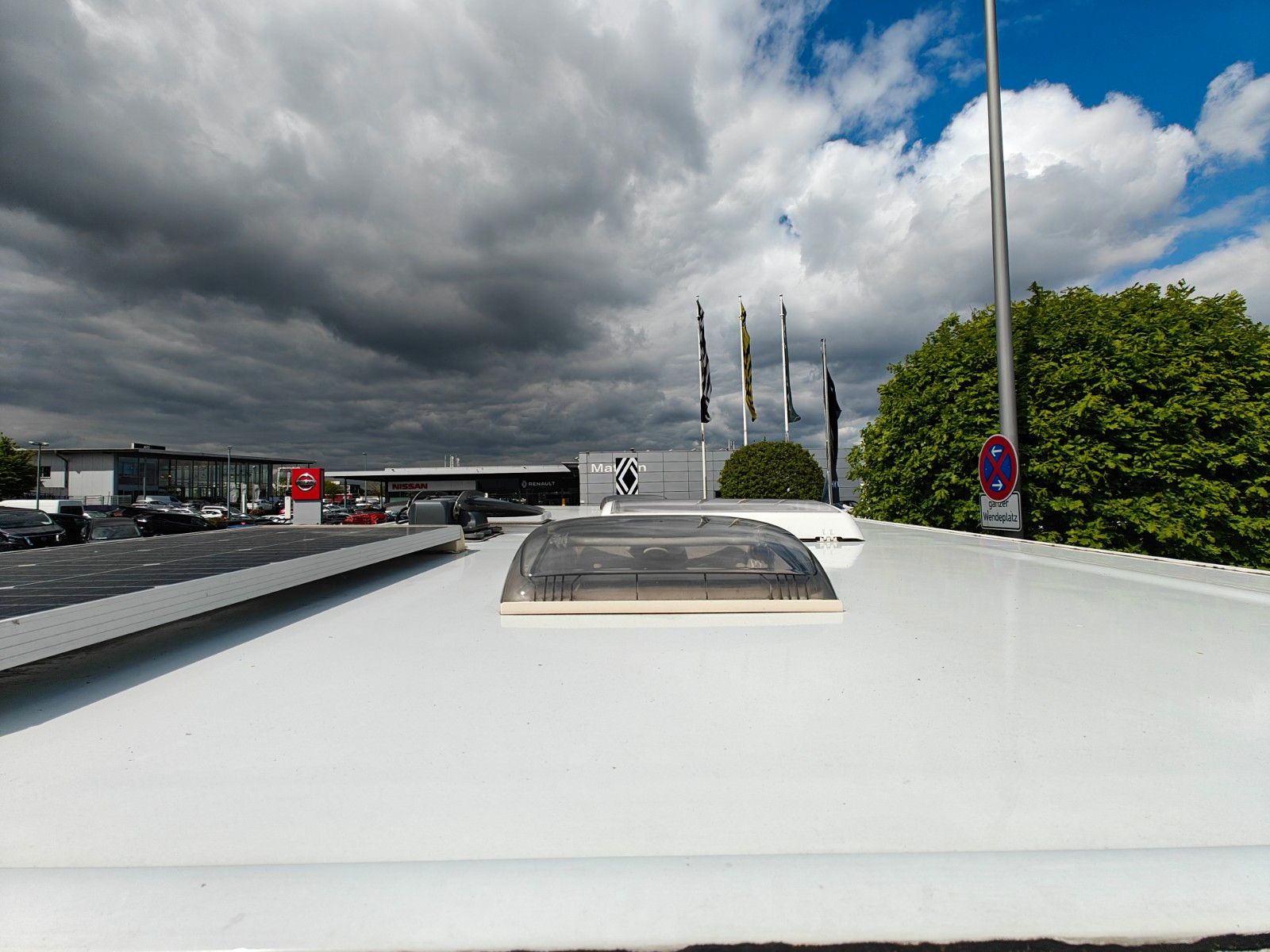Fahrzeugabbildung Carado T-447 - Solar, SAT, TV, Markise, Einzelbetten -