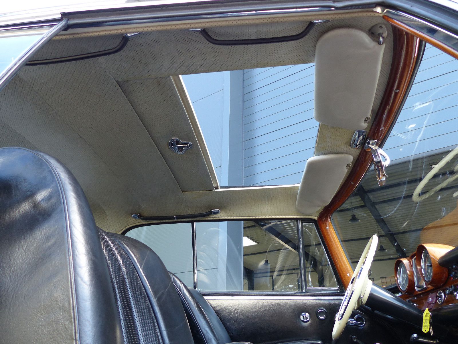 Fahrzeugabbildung Mercedes-Benz 220 SE Coupe W 111