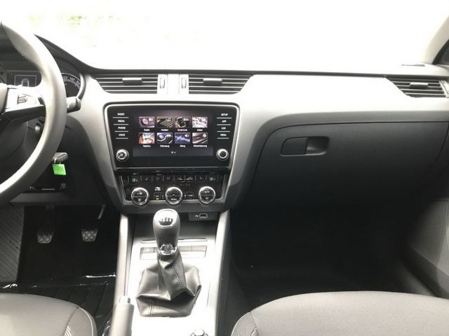 Skoda Octavia Combi III 1.5 TSI Tour *AHK*PDCHI*SHZ*