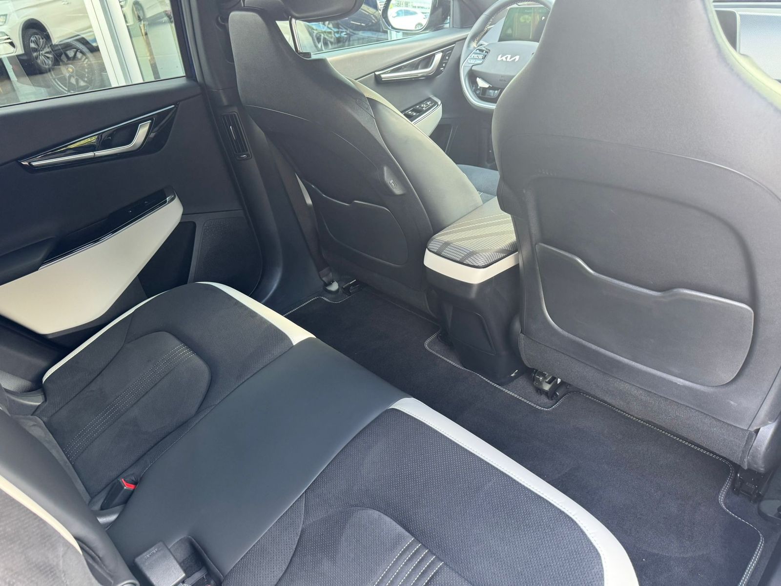 Fahrzeugabbildung Kia EV6 GT-Line 4WD WERKSGA+MEMO+DAB+HEAD+ACC+360°