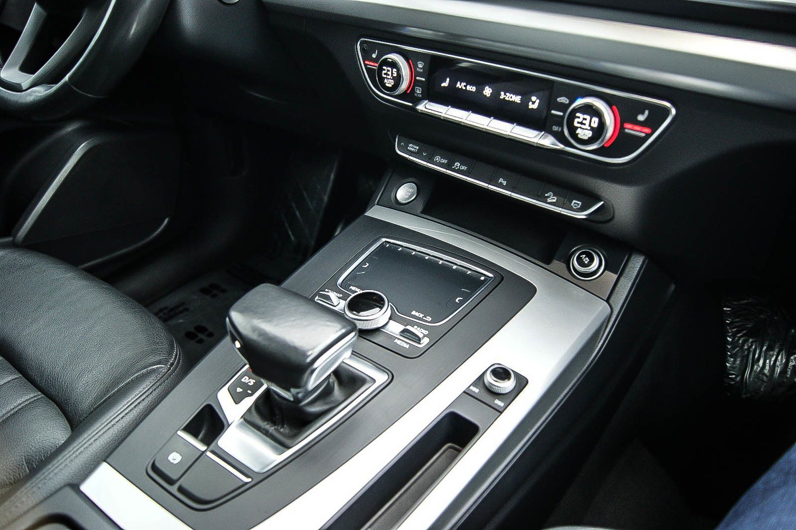 Fahrzeugabbildung Audi Q5 40 TDI quattro S tronic MATRIX LED PANORAMA