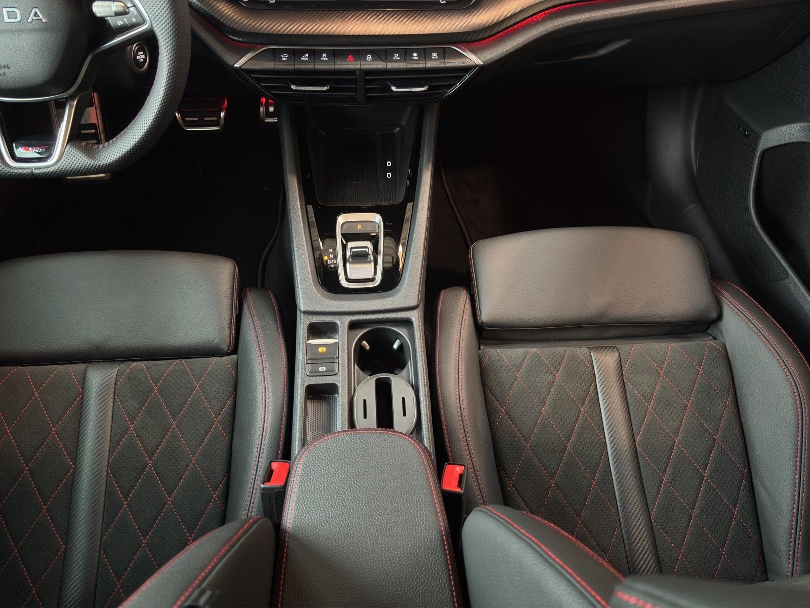 Fahrzeugabbildung SKODA Octavia Combi RS 2,0 TSI 195 kW DSG AHK/PANO/HUD