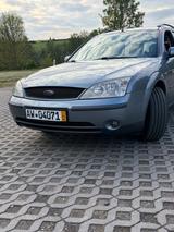 Ford Mondeo 2.5 V6 Ghia Ghia - Ford Mondeo aus 2001: Kombi