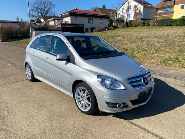 Mercedes-Benz B 180 AUTOMATIK/AHK/NAVI/PDC/LEDER/17ZOLL