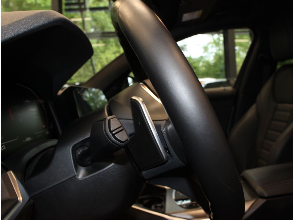 Fahrzeugabbildung BMW 320 i M Sport 2. Hand*HUD*Laser*Komfortzugang