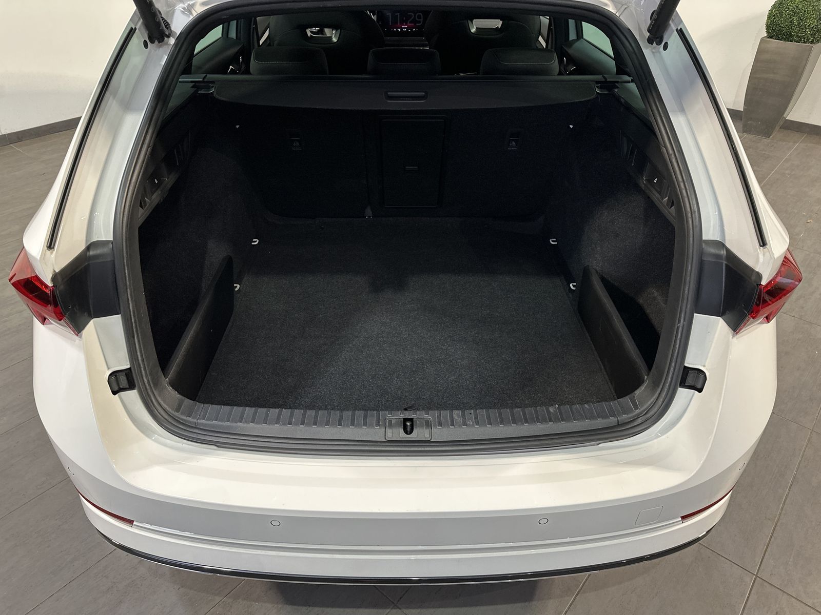 Fahrzeugabbildung SKODA Octavia Combi Sportline NAV+LED+VCOCK+18ZOLL+ACC