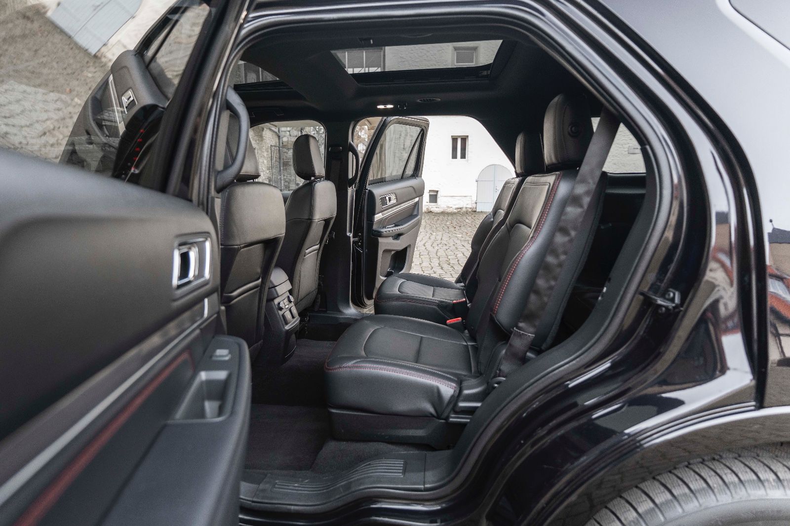 Fahrzeugabbildung Ford Explorer 3,5l 4x4 Sport KAM 6SITZER M+S ACC AHK