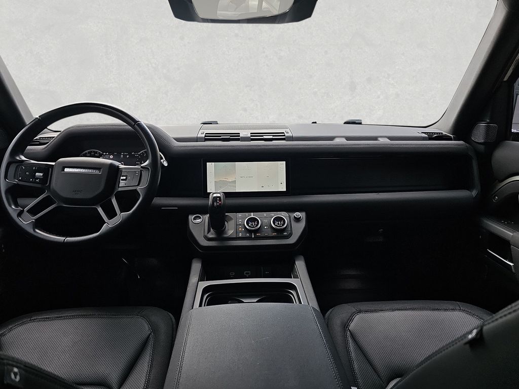 Land Rover Defender 110 D300 X-Dynamic SE