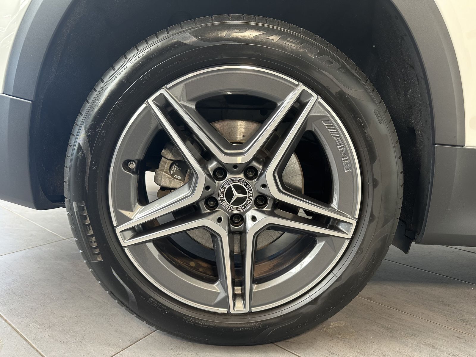 Fahrzeugabbildung Mercedes-Benz GLB 220d AMG Line NAV+KAMERA+19ZOLL+WIDESCREEN