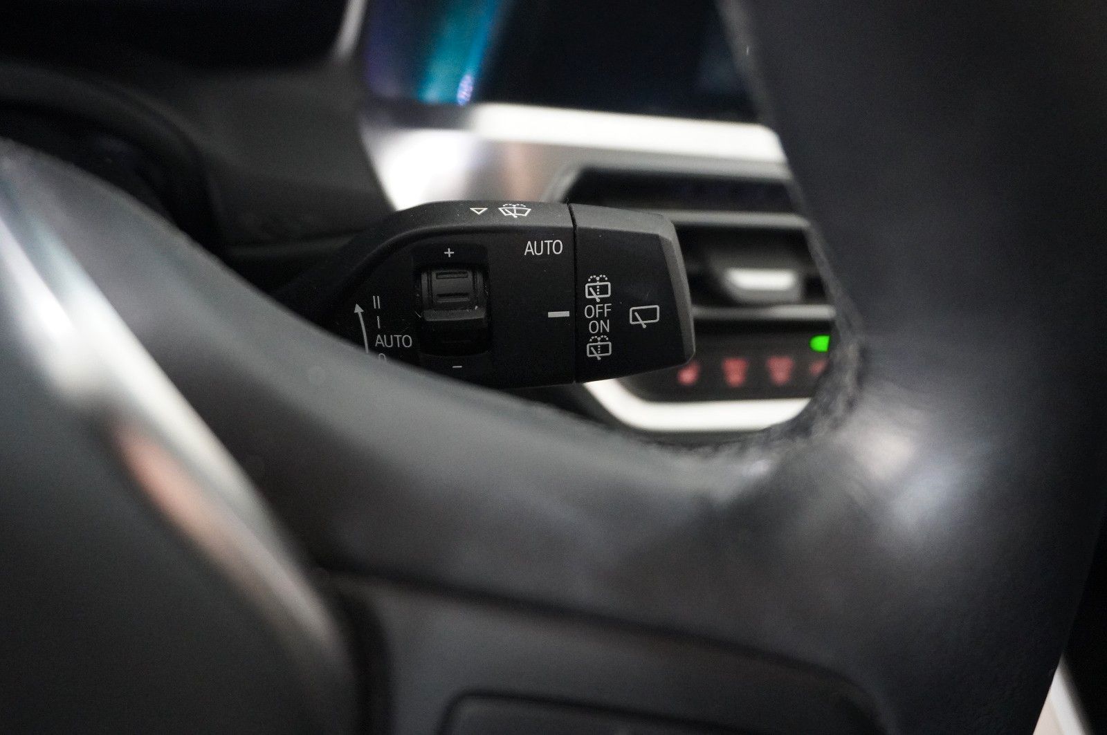 Fahrzeugabbildung BMW 330D TOURING X-DRIVE NAVI/LED/KAMERA/VIRT./SPORT