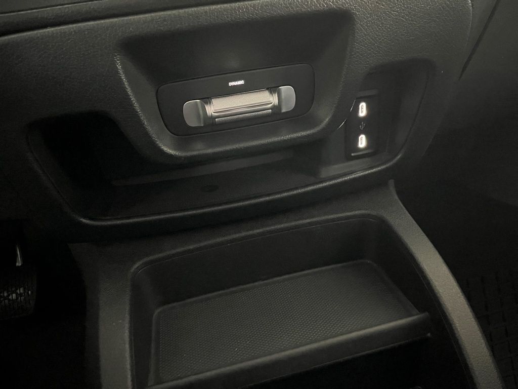 Fahrzeugabbildung Mercedes-Benz Vito 119 Mixto extralang 5Sitze LED MBUX 2,5tAHK