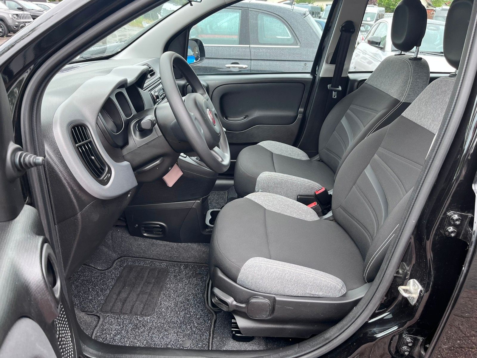 Fahrzeugabbildung Fiat Panda Cross City Plus Hybrid