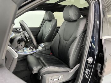 Fahrzeugabbildung BMW X5 xD30d M Sport Laser HUD Kamera Panorama H/K