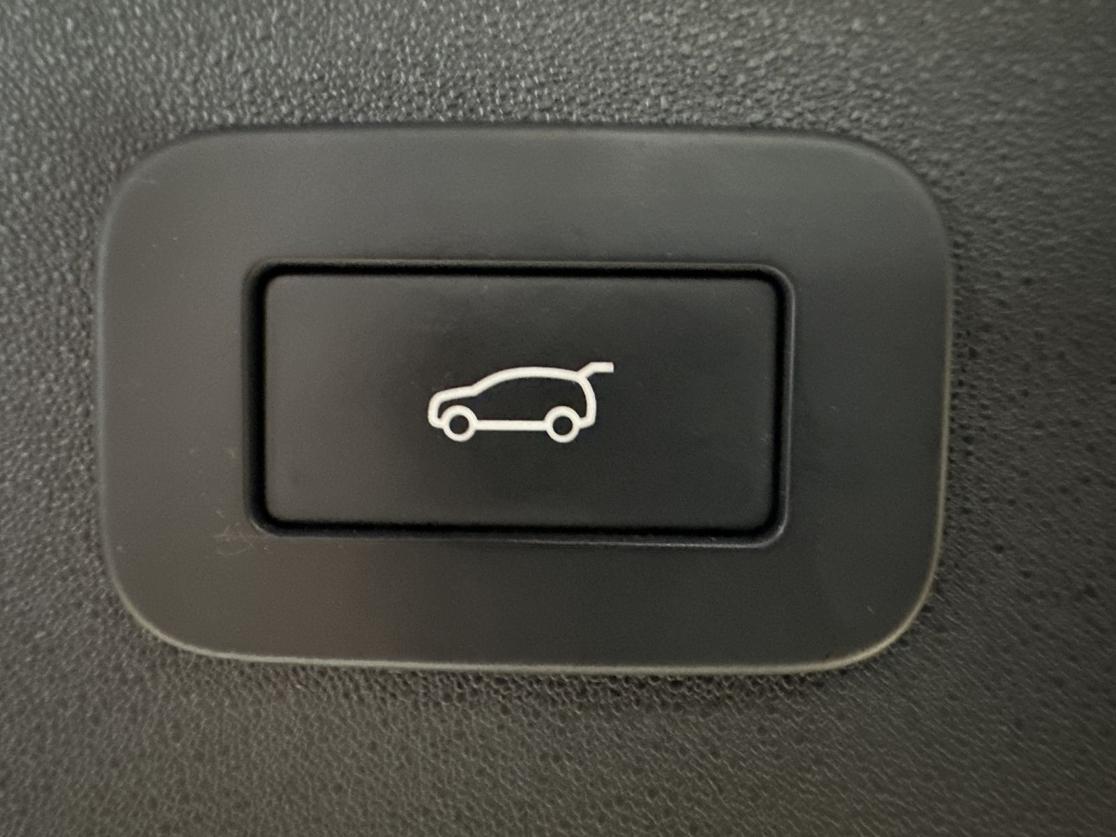 Fahrzeugabbildung Land Rover Discovery Sport D200 R-Dynamic AWD NAV+LED+AHK