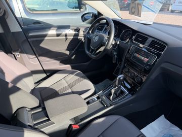 Volkswagen Golf - 10