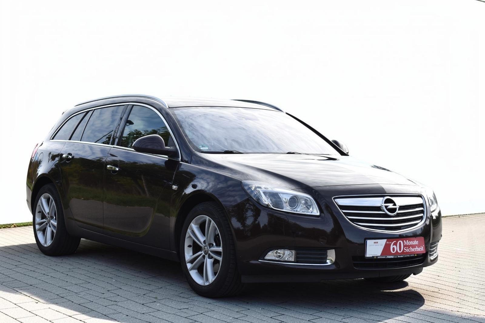 Opel Insignia 2011 — вигляд ззаду