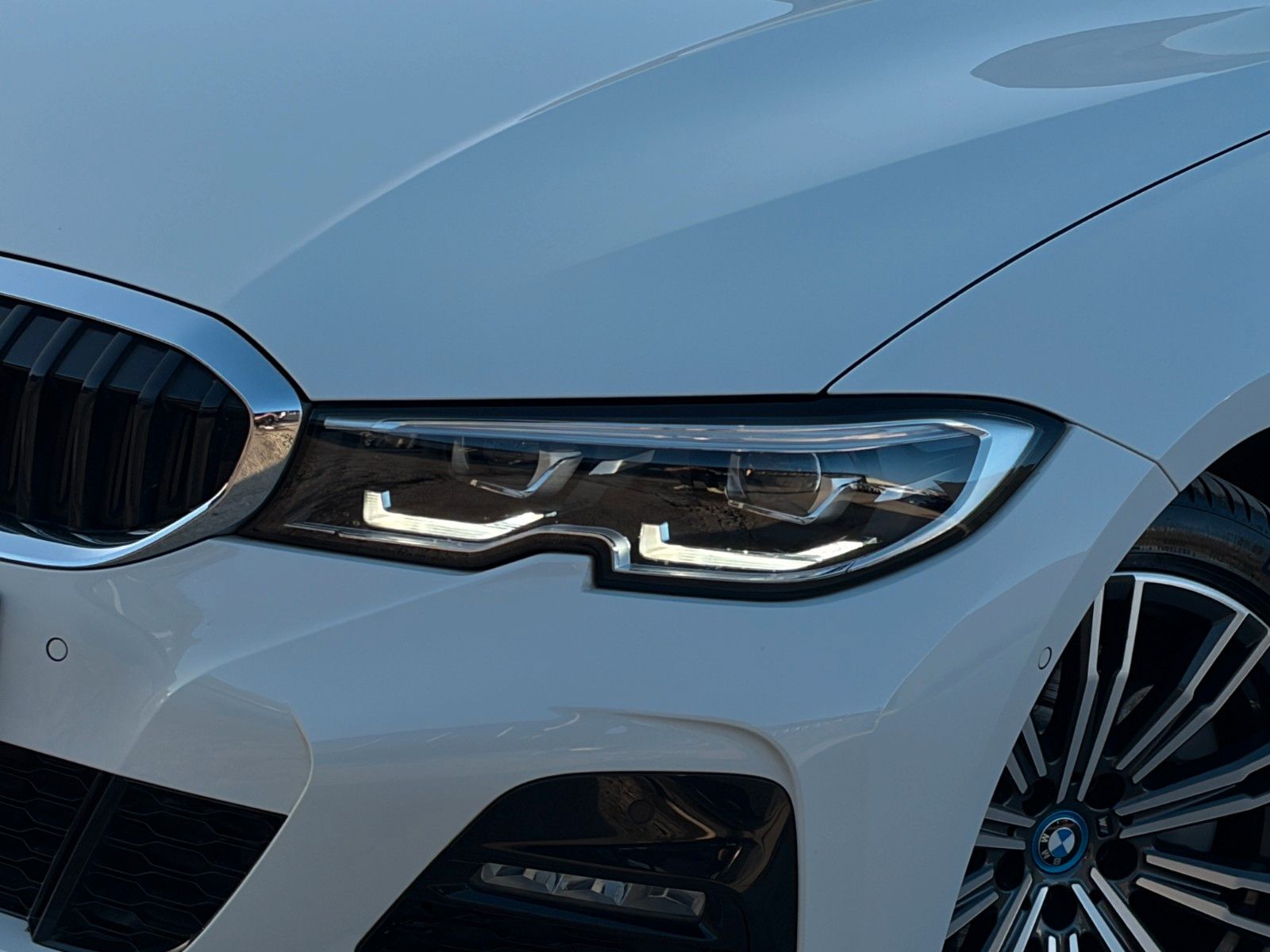 Fahrzeugabbildung BMW 320e G21 Touring M Sport Galvanik Akustik HiFi