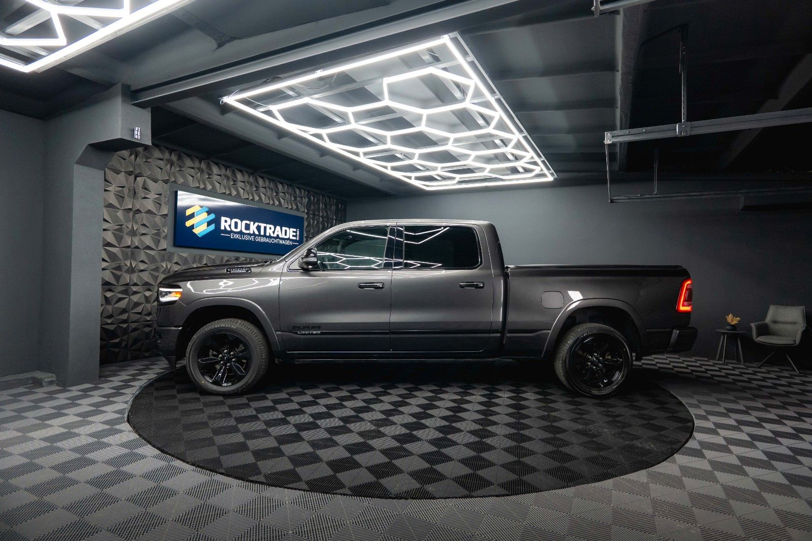 Fahrzeugabbildung Dodge RAM 5.7 V8 HEMI 4x4 LIMITED Night LongBed *ACC*