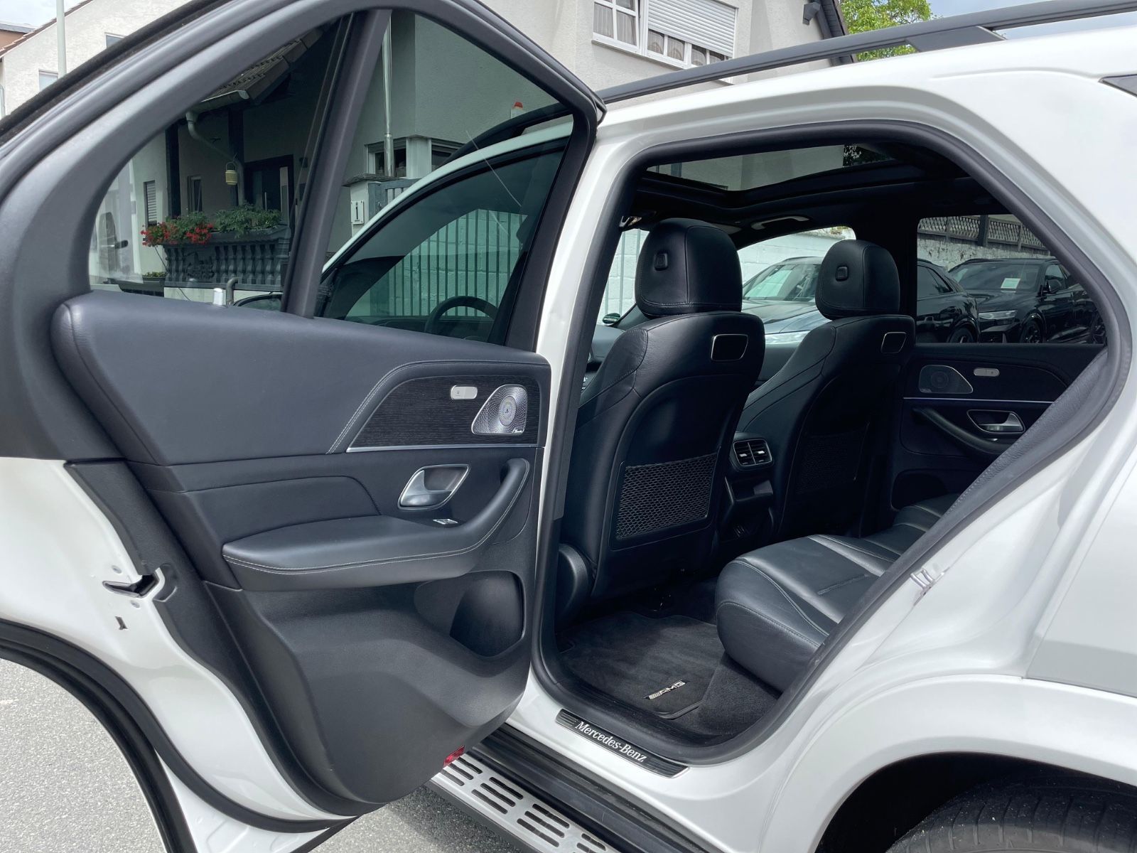 Fahrzeugabbildung Mercedes-Benz GLE 400d 4MATIC |AMG|HUD|Burmester|Pano|360°|AHK