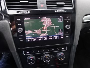 Fotografie 29 des VW Golf VII 4Motion 2.0 TSI R *aus1.Hand*Topzustand