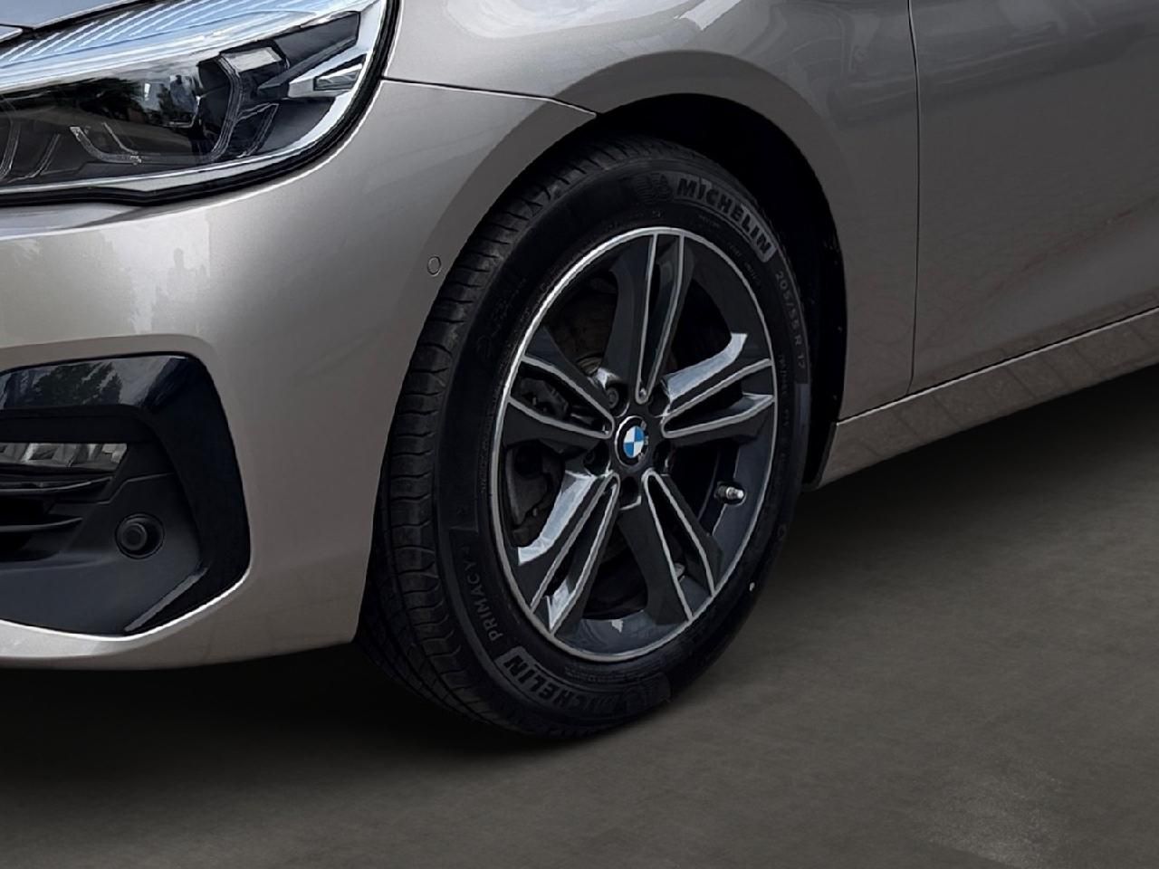 Fahrzeugabbildung BMW 2 Active Tourer 220 i Sport Line