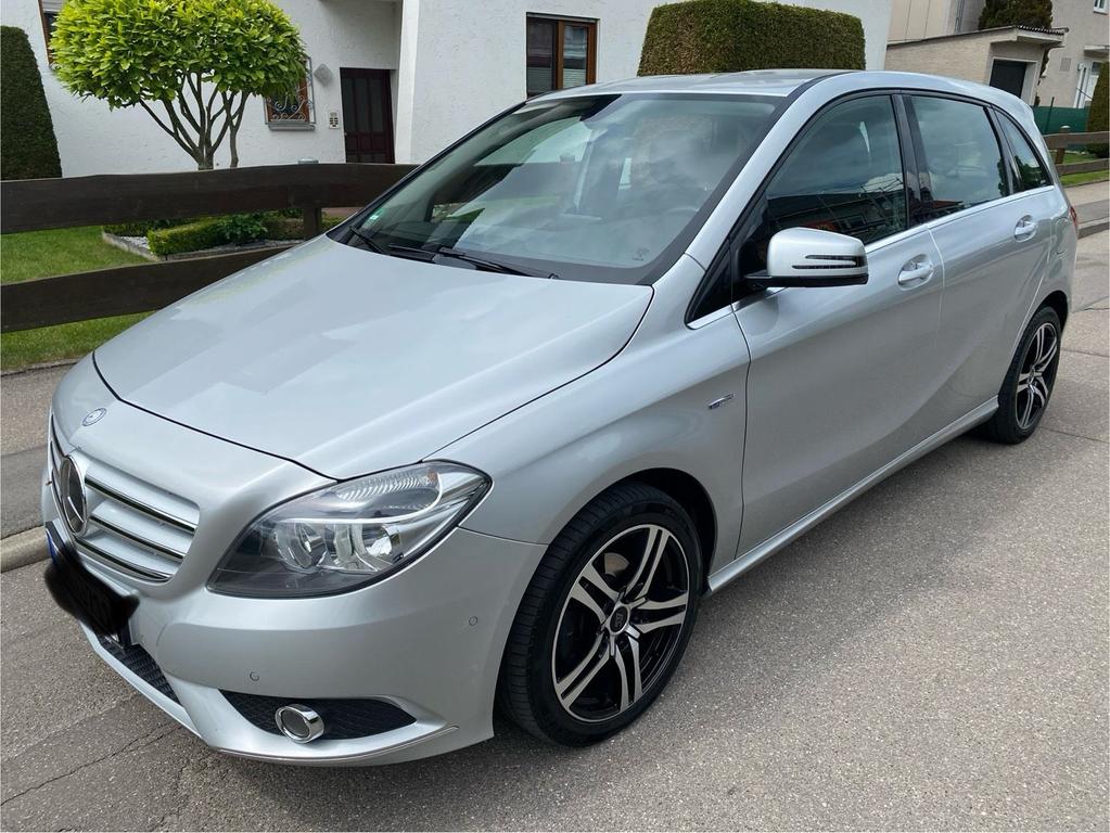 Mercedes-Benz B 180