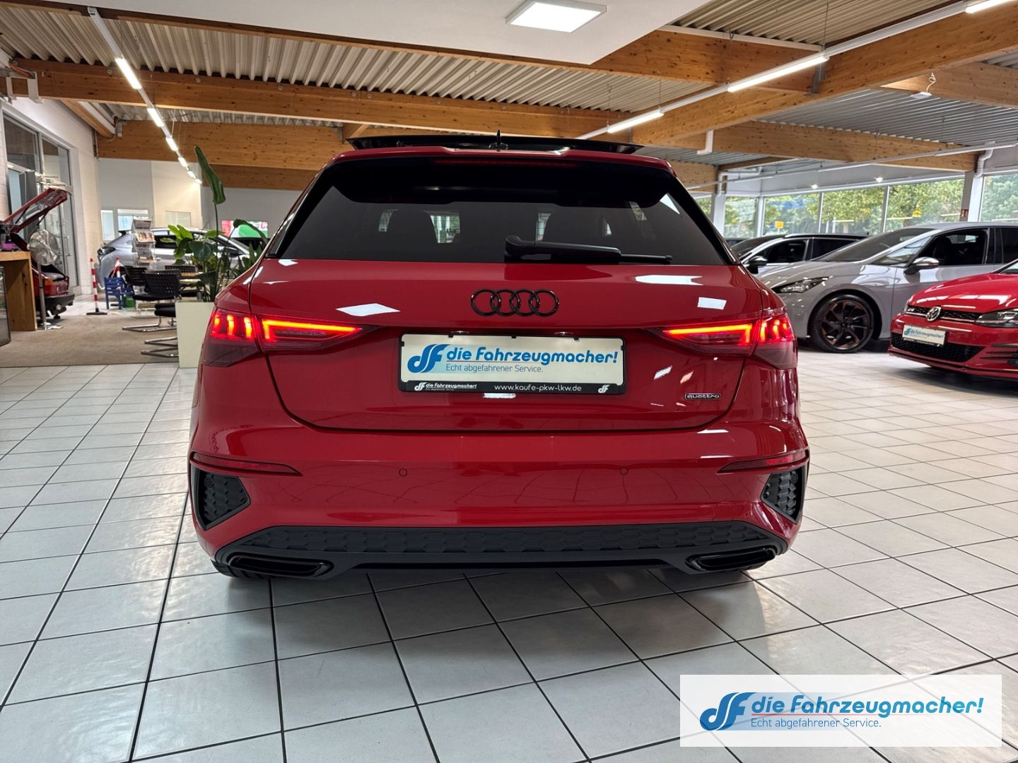 Fahrzeugabbildung Audi A3 Sportback 40 TFSI quattro S line El. Panodach