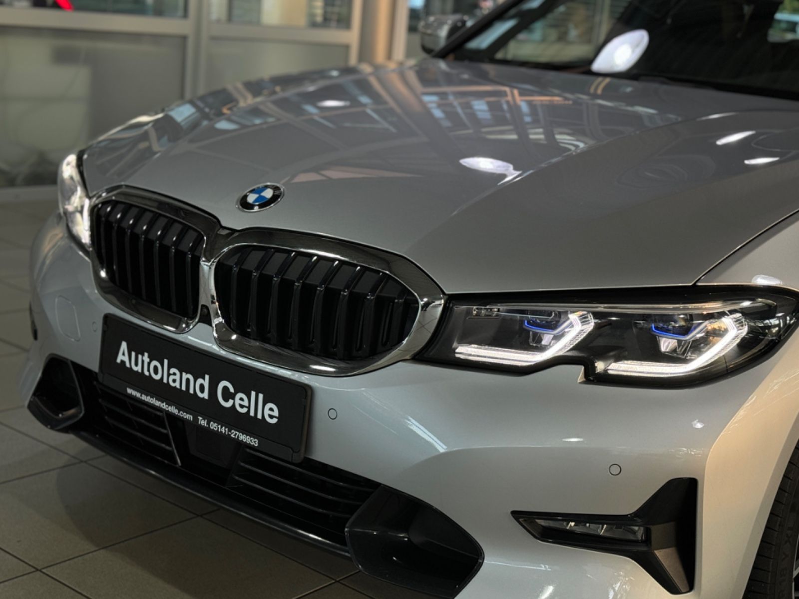 Fahrzeugabbildung BMW 320e xD Sport Line ACC Komfort HUD 360°Laser DAB