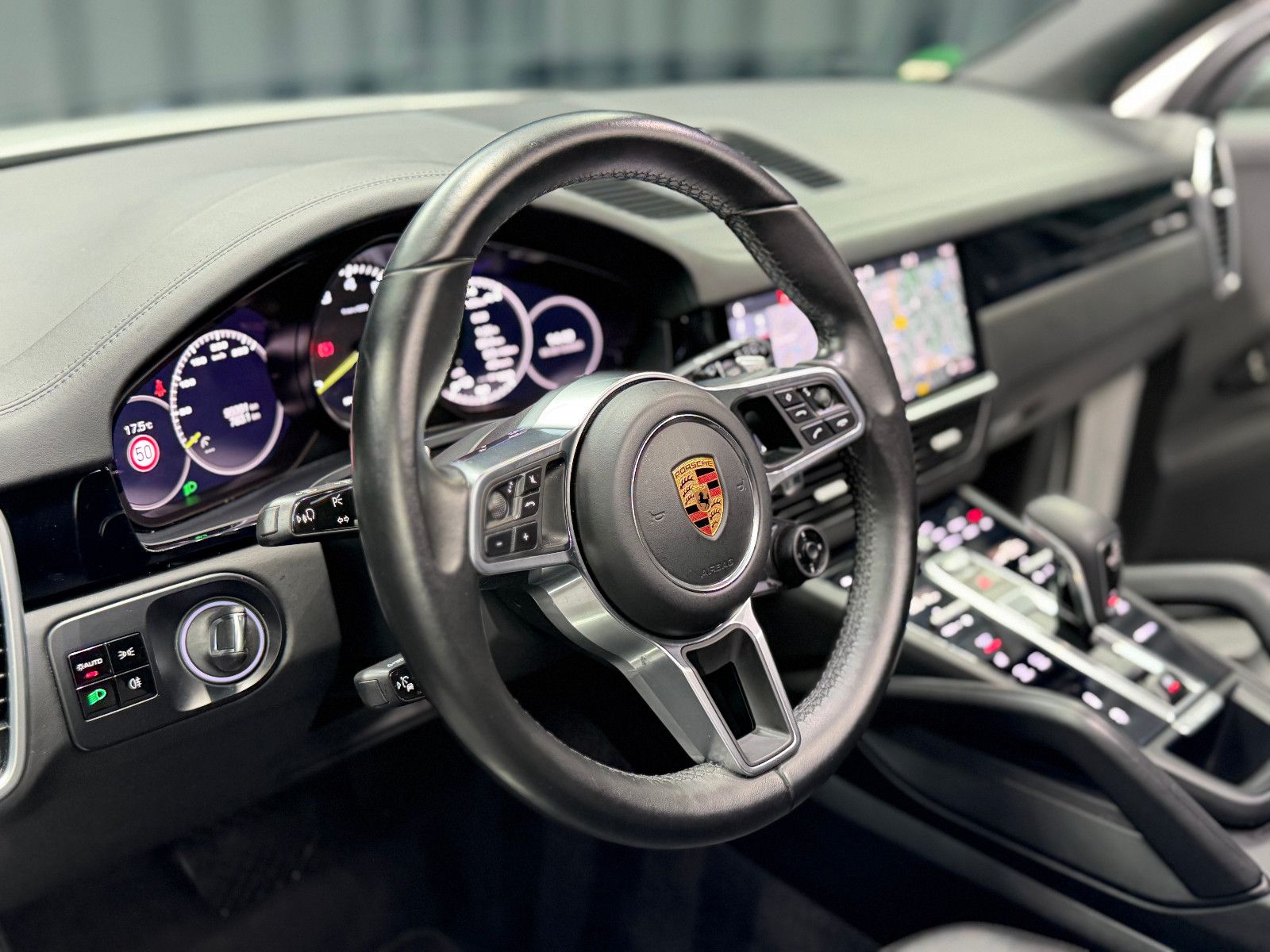Fahrzeugabbildung Porsche Cayenne E-Hybrid|PANORAMA|SPORT-CHRONO|ACC